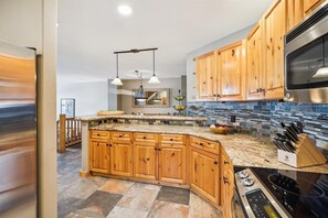 Casa adosada, 4 habitaciones | Cocina privada | Frigorífico, horno, cafetera o tetera y tostadora