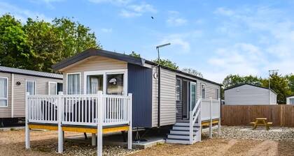 Elite Holiday Rentals. Opportunities to celebrate life, love & family.