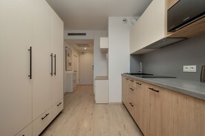 Studio - kök | Eget kök | Mikrovågsugn, kaffe- och tebryggare, vattenkokare och grytor/köksredskap