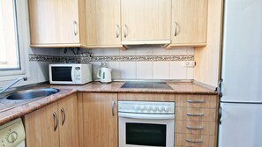 Fridge, microwave, oven, coffee/tea maker - Don Juan Eco Front Sea Views Apartment Fuengirola (Fuengirola)
