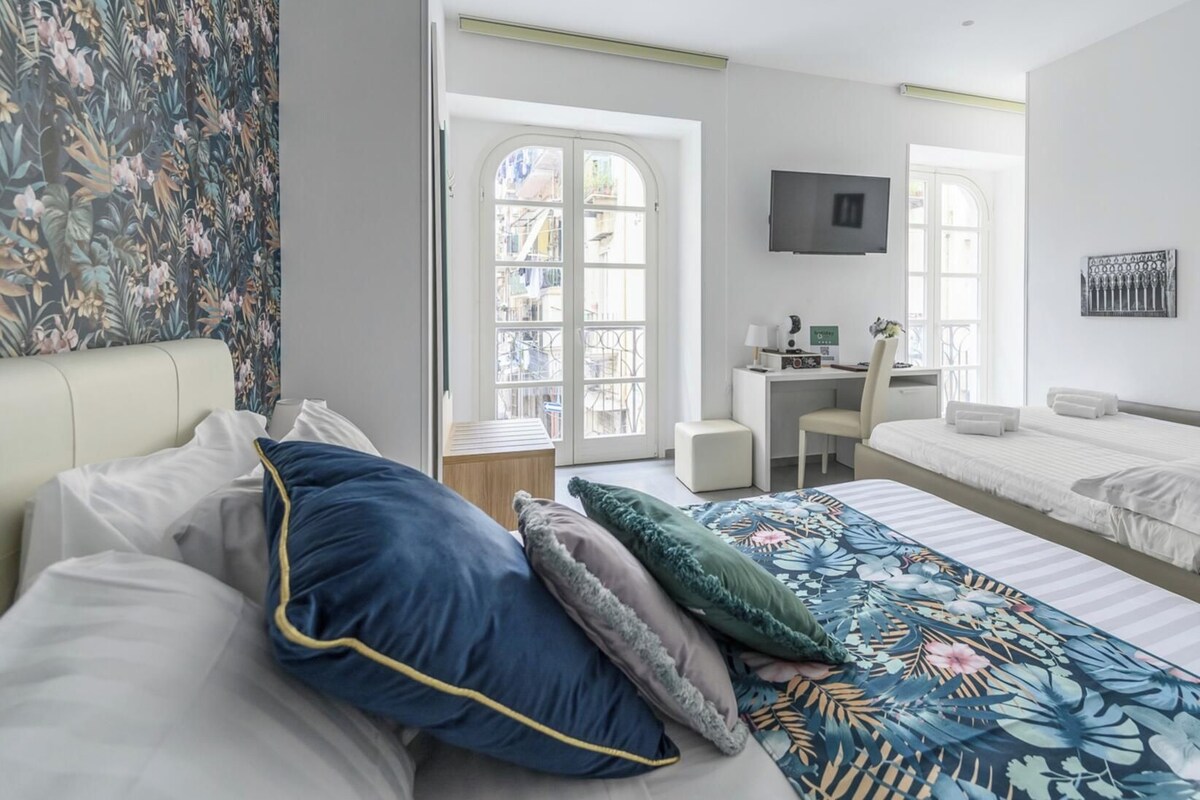 FAMILY CONNECTING ROOMS