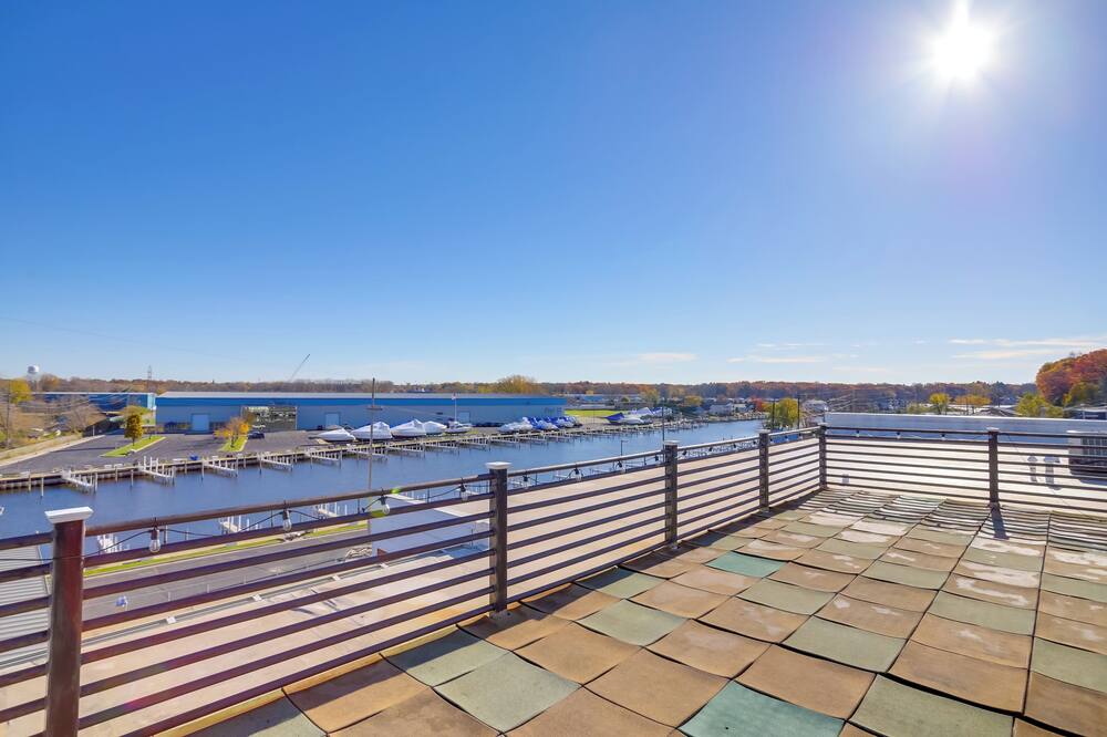 St Joseph Condo < 1 Mi to Beach & Downtown! - Berrien Center, MI