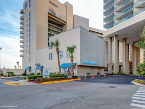 Exterior - Luxurious Oceanfront Penthouse Condo 2BR 2BA  (Myrtle Beach)