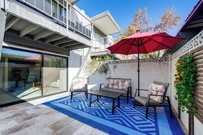 Apartment (2 Bedrooms) | Interior - Scottsdale Townhome: Furnished Patio & Pool Access (Scottsdale)