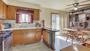 House (2 Bedrooms) | Interior