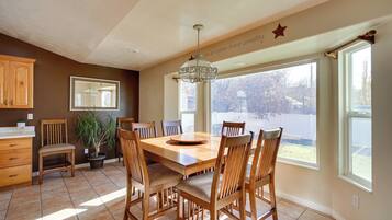 House (4 Bedrooms) | Interior