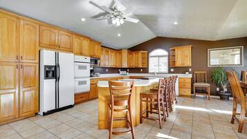 House (4 Bedrooms) | Interior