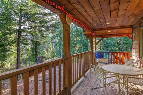 Forested Coffman Cove Cabin w/ Wood-burning Stove!