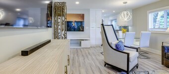 Upscale Condo - 2 Blocks to Riviera Beach!