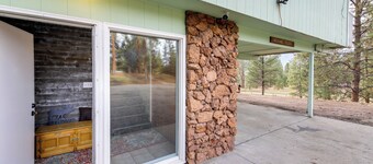 Pet-friendly Montana Abode w/ Balcony & Fireplace!