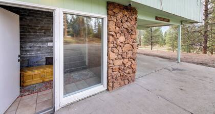 Pet-friendly Montana Abode w/ Balcony & Fireplace!