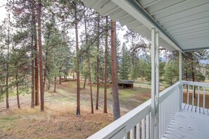 Interior - Pet-friendly Montana Abode w/ Balcony & Fireplace! (Stevensville)