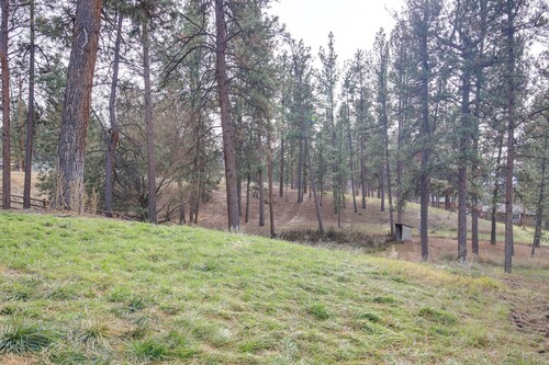 Pet-friendly Montana Abode w/ Balcony & Fireplace!