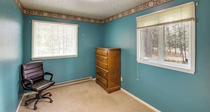 Pet-friendly Montana Abode w/ Balcony & Fireplace!