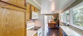 Pet-friendly Montana Abode w/ Balcony & Fireplace!