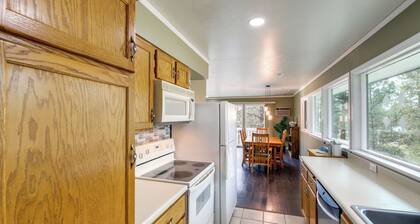 Pet-friendly Montana Abode w/ Balcony & Fireplace!