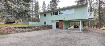 Pet-friendly Montana Abode w/ Balcony & Fireplace!