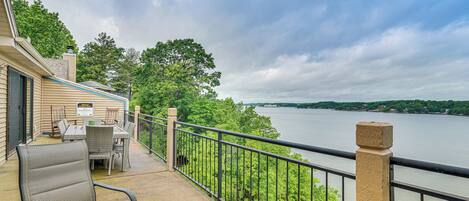 Apartment (3 Bedrooms) | Front of property