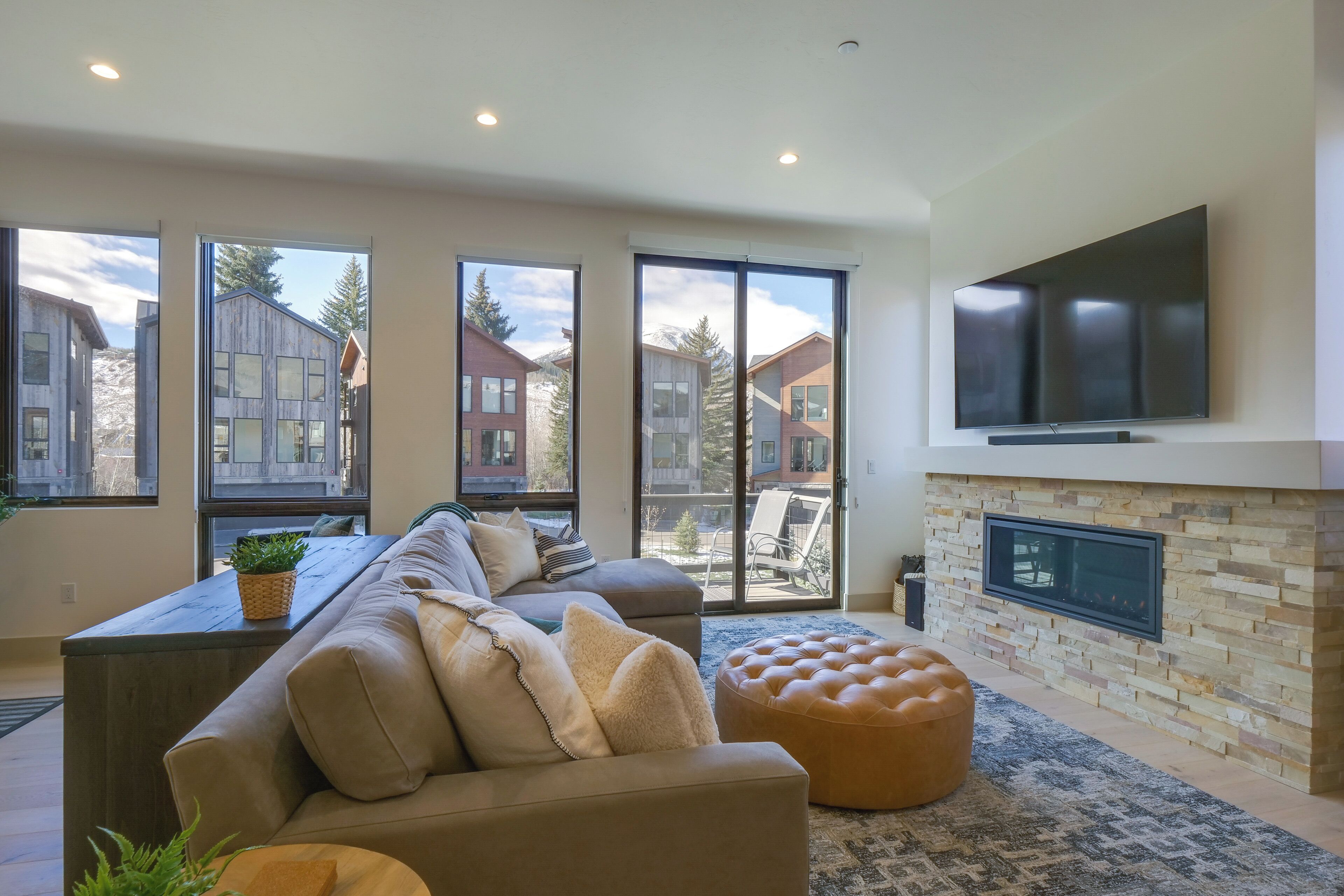 House (4 Bedrooms) | Front of property