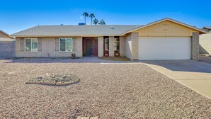 Interior - Pool, Patio & Fireplace: Glendale Oasis! (Glendale)