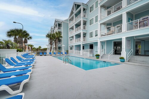 Gulf Coast 'cozy Condo' w/ Pool: Walk to Beach!