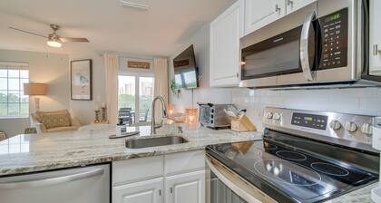 Gulf Coast 'cozy Condo' w/ Pool: Walk to Beach!