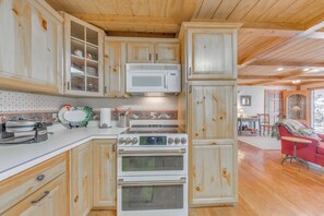 House (4 Bedrooms) | Interior