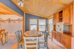 Talo (4 Bedrooms) | Sisätilat