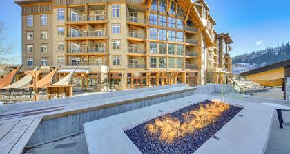 Luxe Schweitzer Condo w/ Hot Tub: Ski-in/ski-out!
