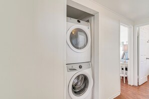 Interior - Byrdstown Apartment < 4 Mi to Dale Hollow Lake! (Galveston)