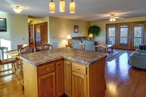 Apartment (2 Bedrooms) | Interior - Byrdstown Apartment < 4 Mi to Dale Hollow Lake! (Galveston)