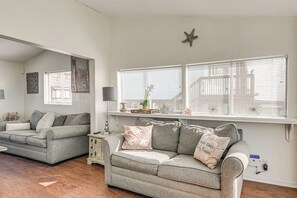 Interior - Byrdstown Apartment < 4 Mi to Dale Hollow Lake! (Galveston)