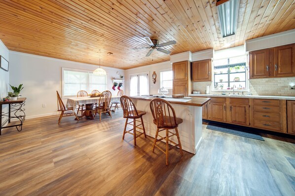 House (2 Bedrooms) | Interior