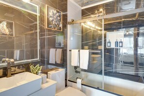 House (3 Bedrooms) | Interior - Cozy Home in Louisville: Near Bardstown Road! (Louisville)