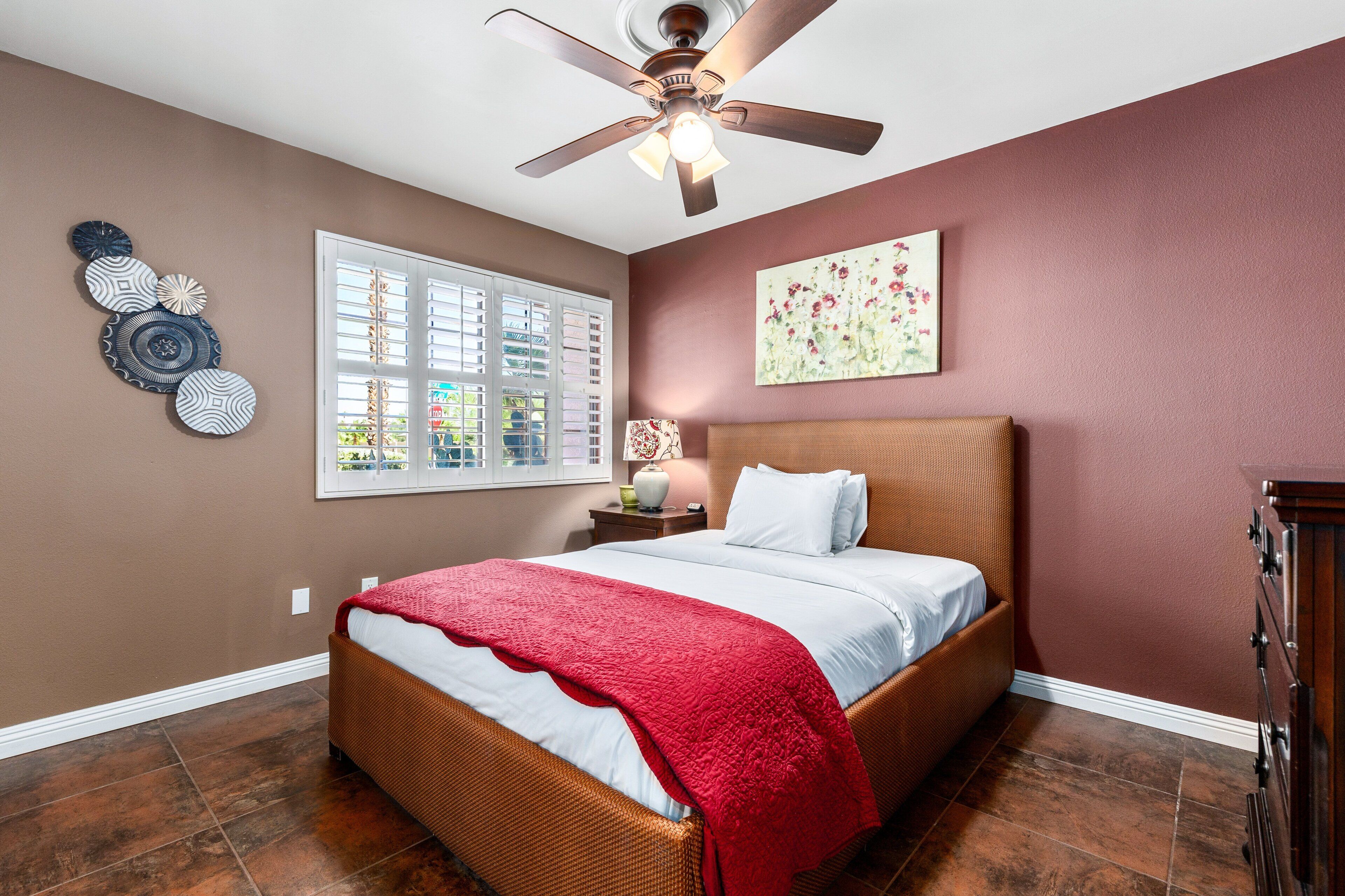 4 habitaciones, escritorio, tabla de planchar con plancha y wifi gratis 
