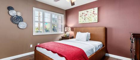 4 habitaciones, escritorio, tabla de planchar con plancha y wifi gratis