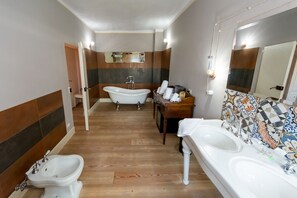 Bathroom - Tenuta san Giorgio (Serravalle Scrivia)