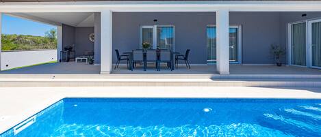 Outdoor pool, a heated pool