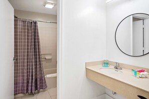 Hårføner og håndklær