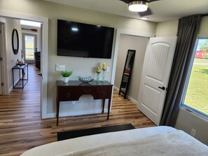 2 bedrooms, desk, iron/ironing board, free WiFi