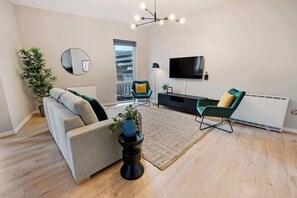 TV, offices - Host & Stay | Ropewalks Quarters V (Liverpool)