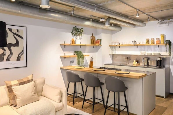 Interior - Modern Industrial Apartment with Terrace in Southwark (Greater London)