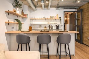 Interior - Modern Industrial Apartment with Terrace in Southwark (Greater London)