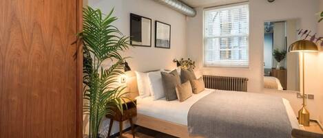 2 soveværelser, skrivebord, strygejern/strygebræt, weekendseng