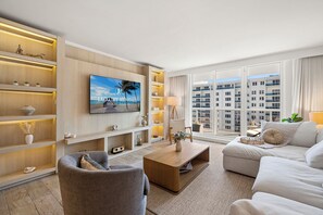 Smart TV, videojuegos, reproductor de DVD y futbolito 