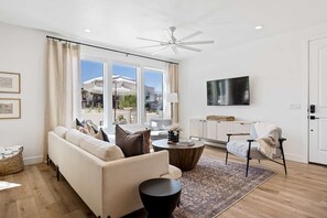 TV, fireplace, video games, ping pong - Sun-Kissed Retreat: Desert Color Lagoon + Beaches (St George)