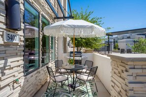 Outdoor dining - Sun-Kissed Retreat: Desert Color Lagoon + Beaches (St George)