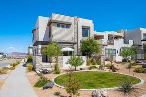 Exterior - Sun-Kissed Retreat: Desert Color Lagoon + Beaches (St George)