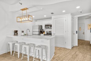 Fridge, microwave, oven, stovetop - "Sea Shores 211" 1 bed unit-Sleeps 2-Lake View (Panama City Beach)