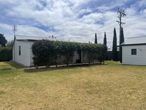 المنطقة المحيطة بالمنشأة